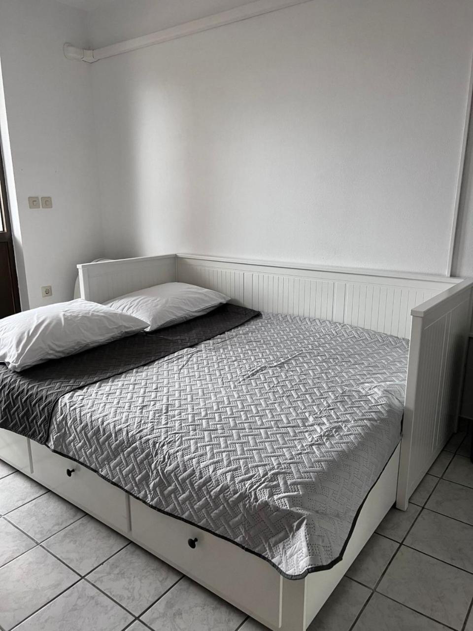 Sun N' Fun Apartments With Pool Novalja Bagian luar foto